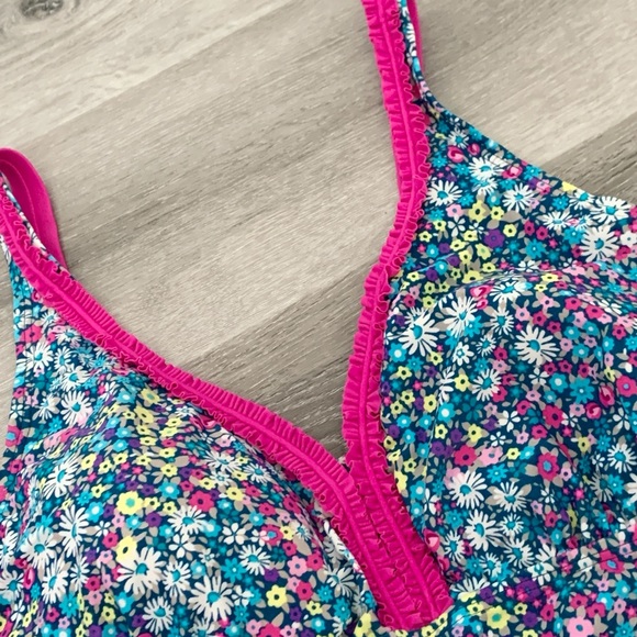 One piece bathing suit - Picture 2 of 4